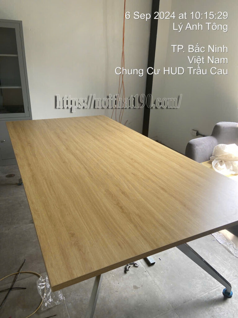 Hình ảnh thực tế bàn họp chân sắt 1901BH24